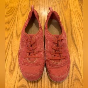 Earth Origins Carly Sneaker, Pink Suede, Sz 8W